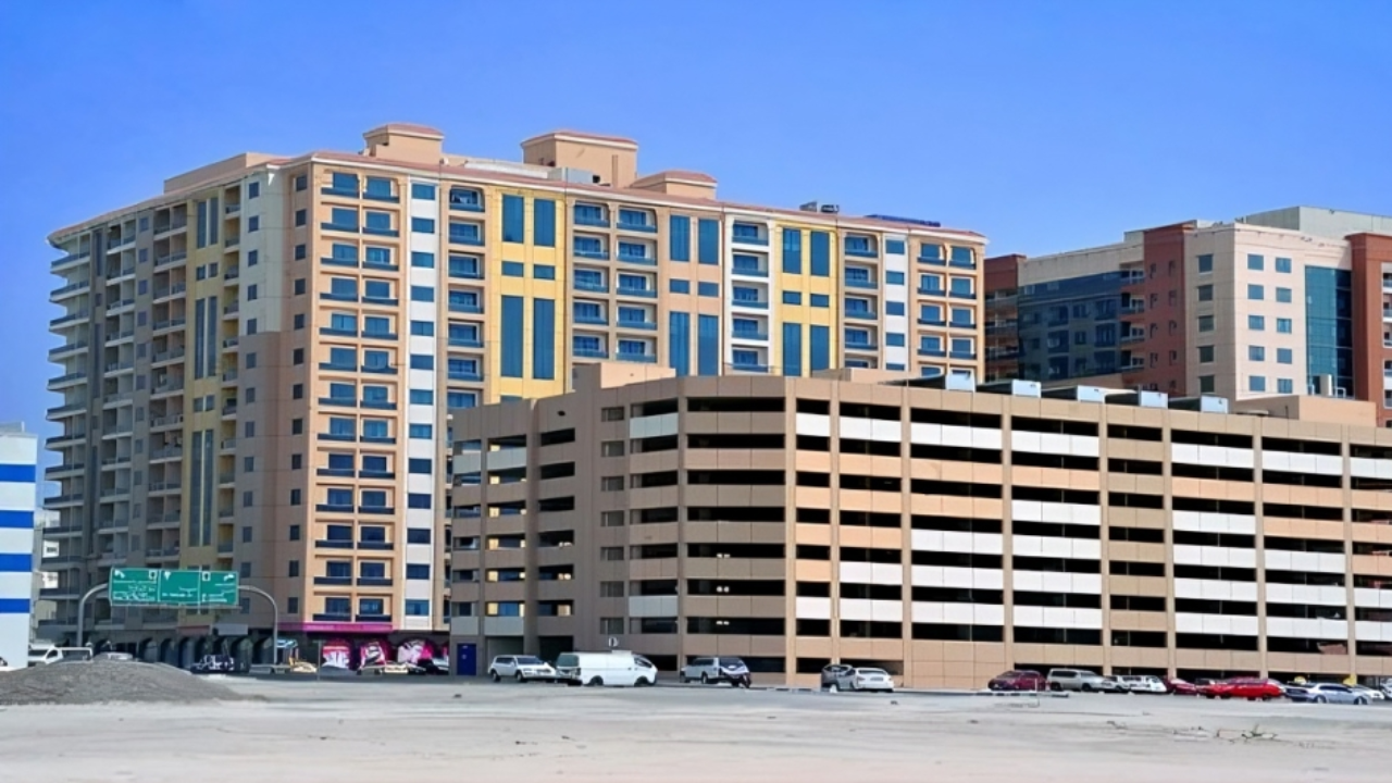 Private Villa (G+1) & Compound Wall Plot no-979